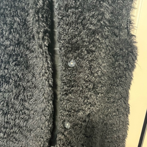 UGG black vest - Picture 3 of 4